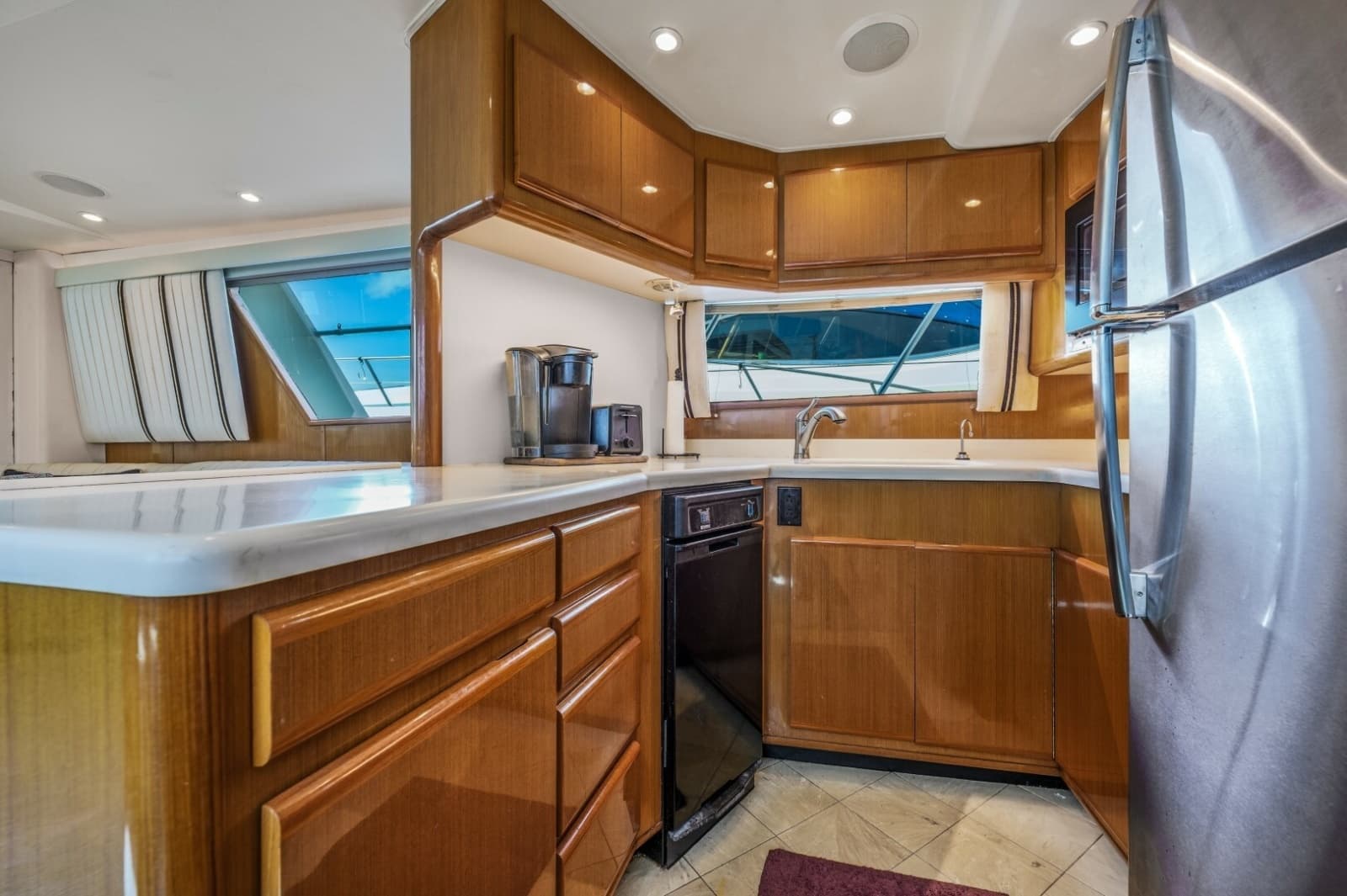 1999 Viking Cockpit Sport Yacht - Photo 20