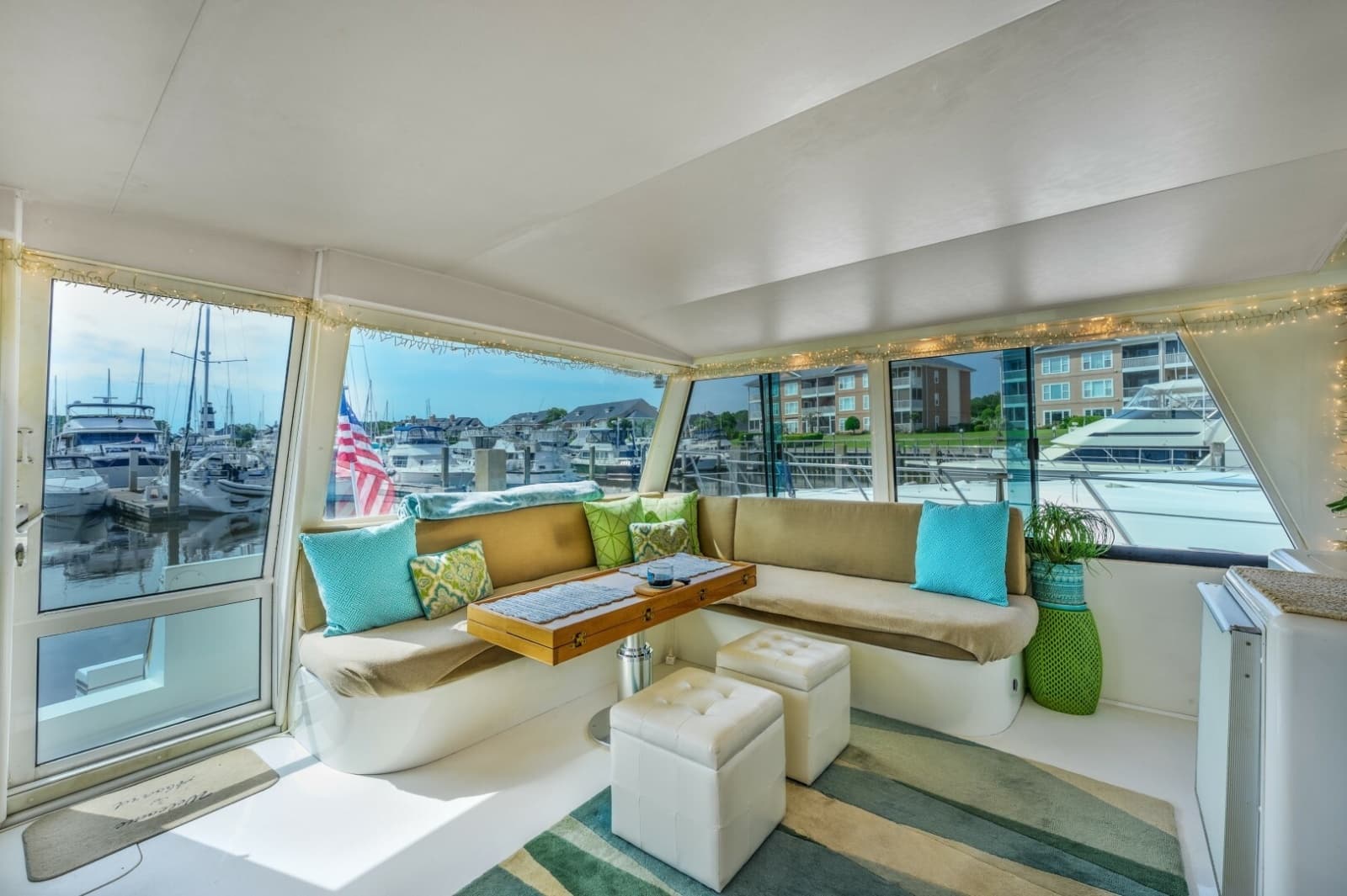 1999 Viking Cockpit Sport Yacht - Photo 11