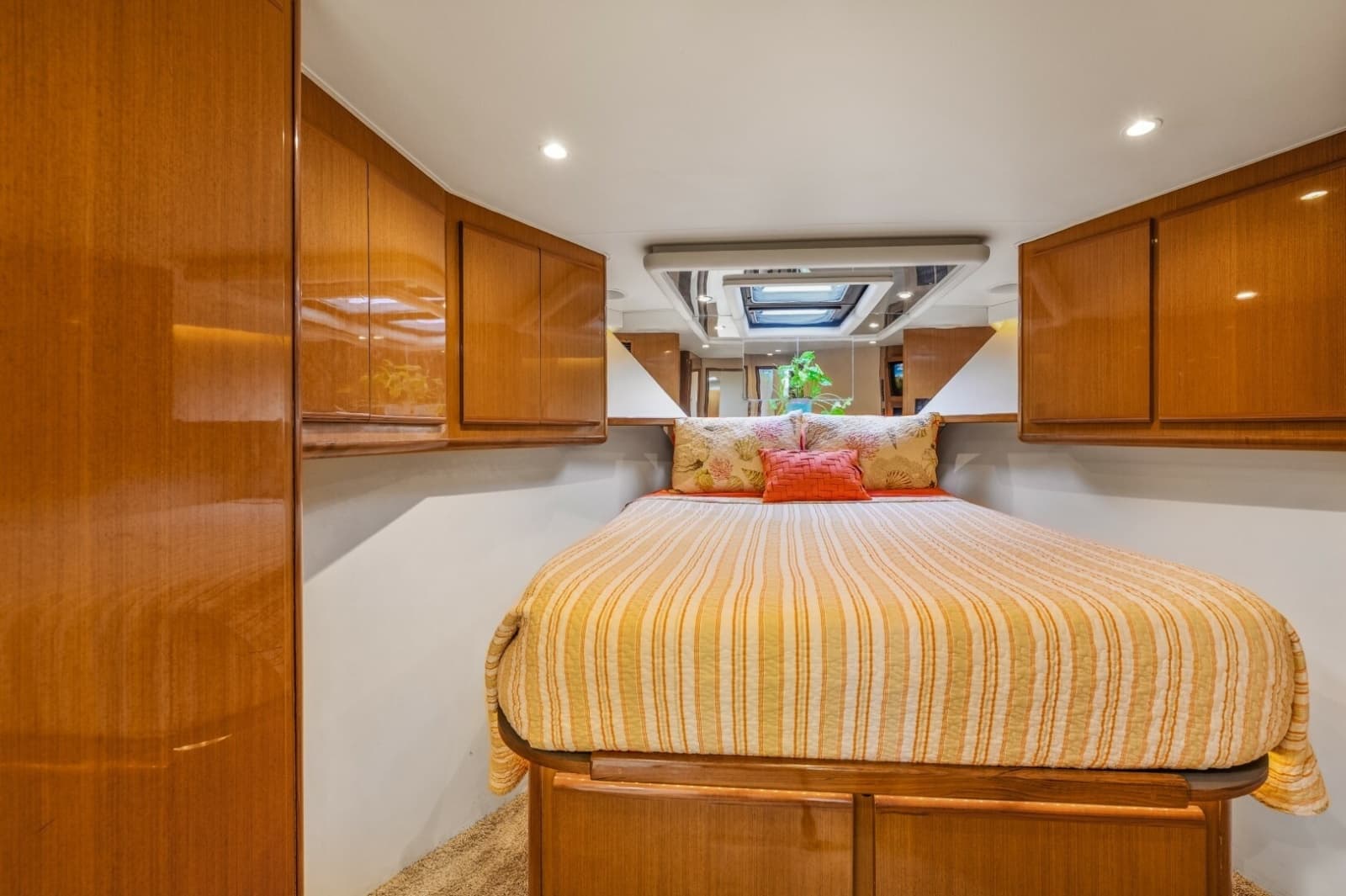 1999 Viking Cockpit Sport Yacht - Photo 23