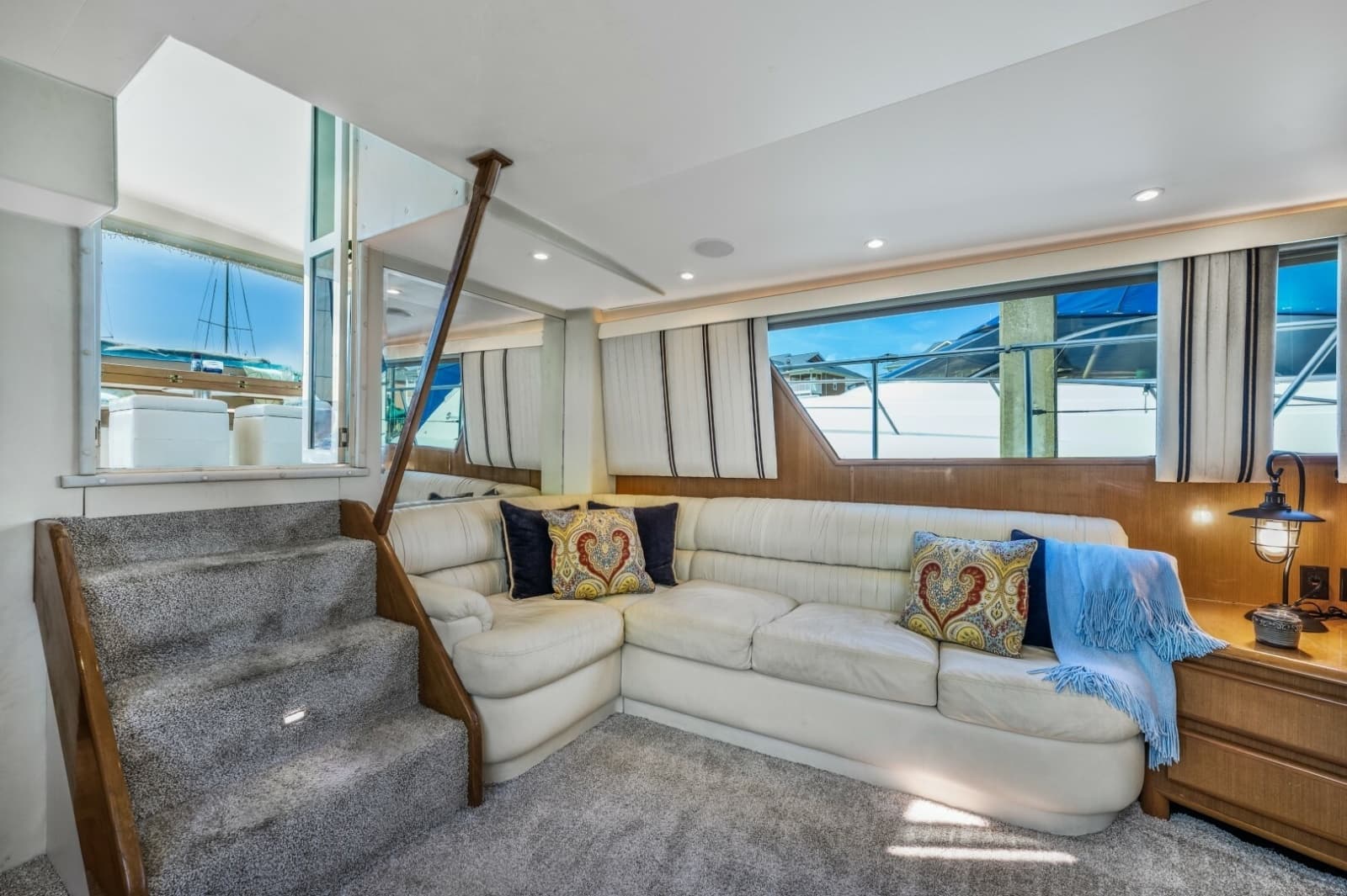 1999 Viking Cockpit Sport Yacht - Photo 16