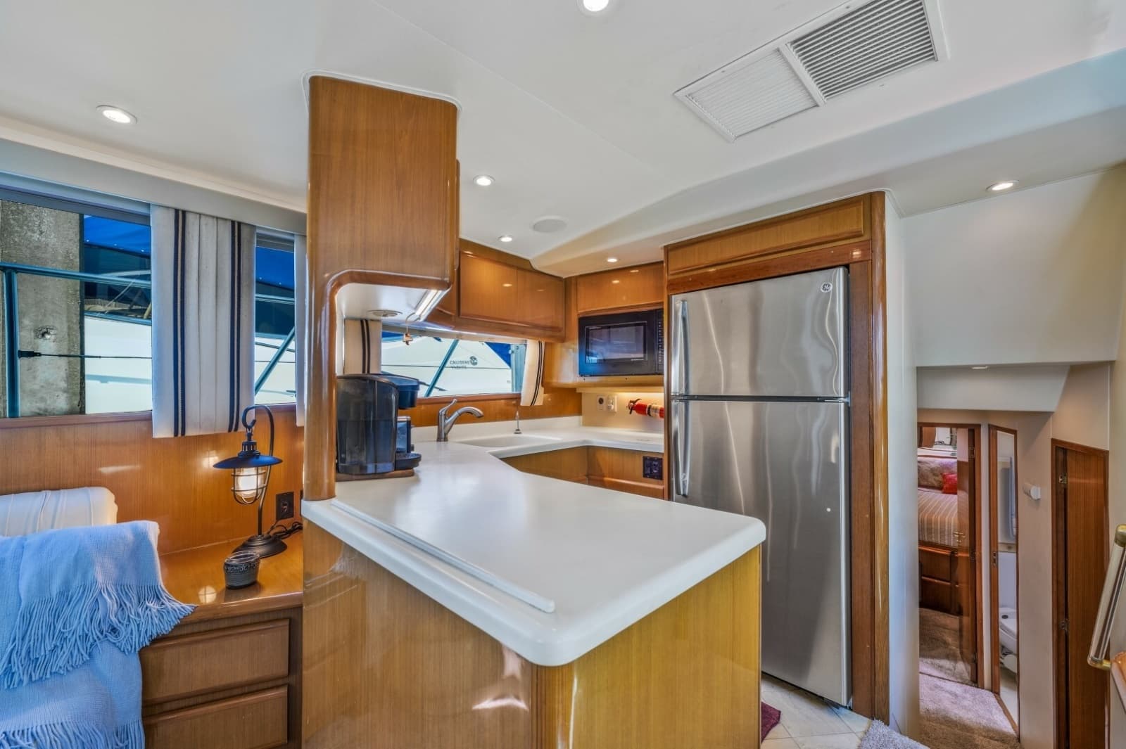 1999 Viking Cockpit Sport Yacht - Photo 19