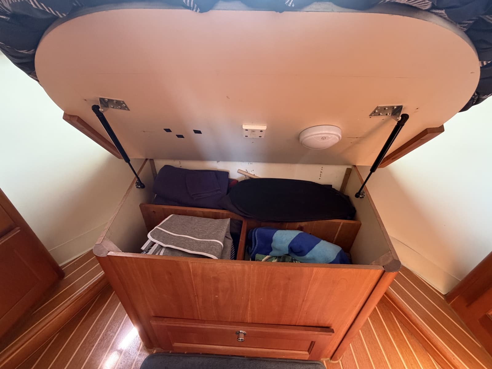 2006 Mainship 34 Trawler - Photo 96