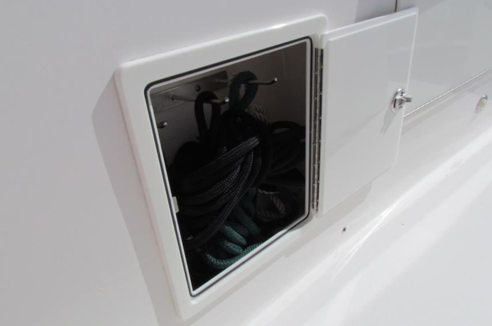 2016 Everglades 435 Center Console - Photo 26