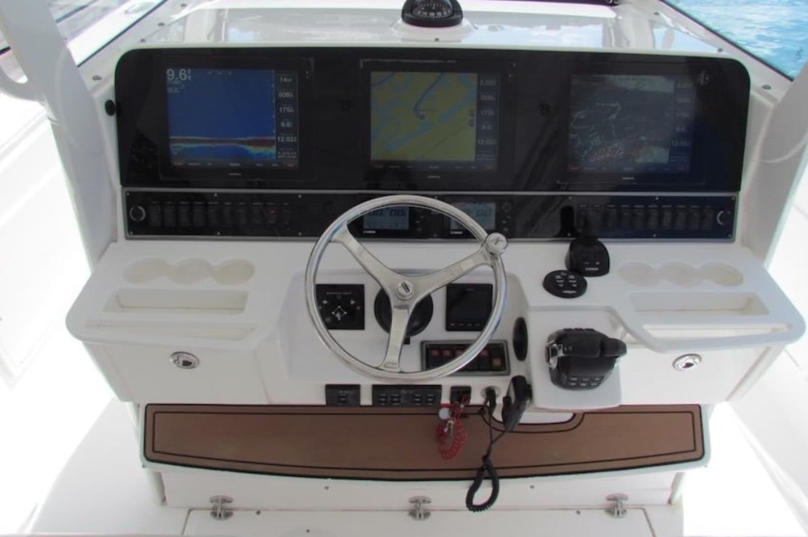 2016 Everglades 435 Center Console - Photo 18