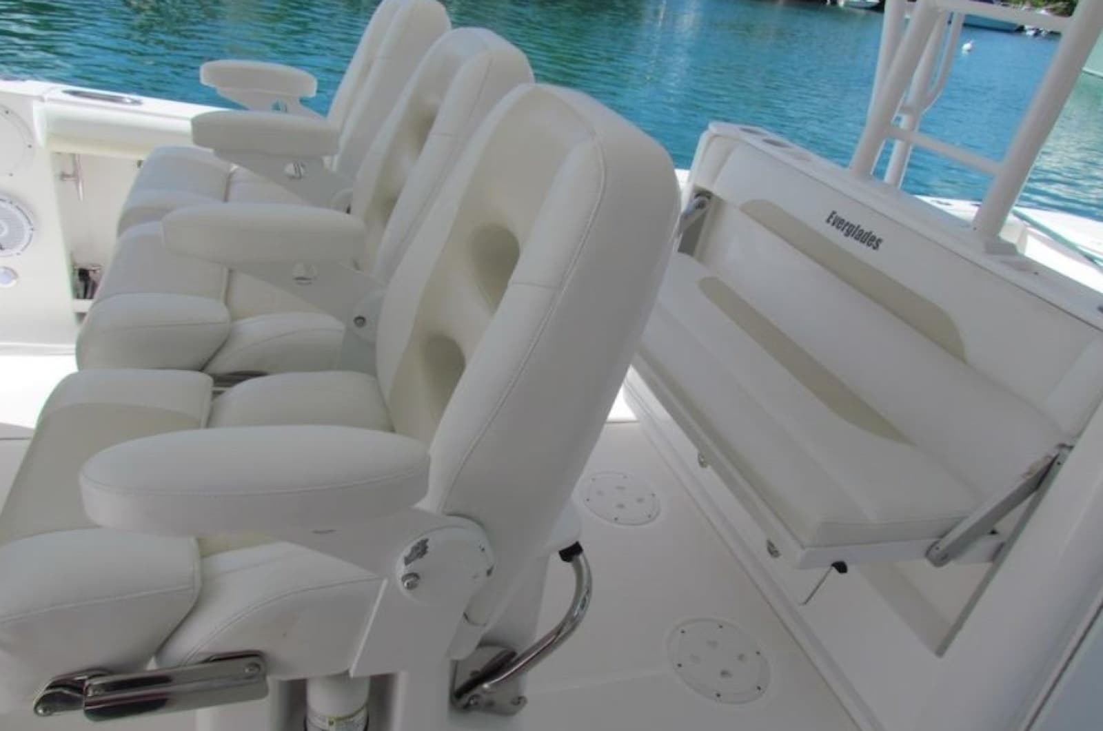 2016 Everglades 435 Center Console - Photo 10