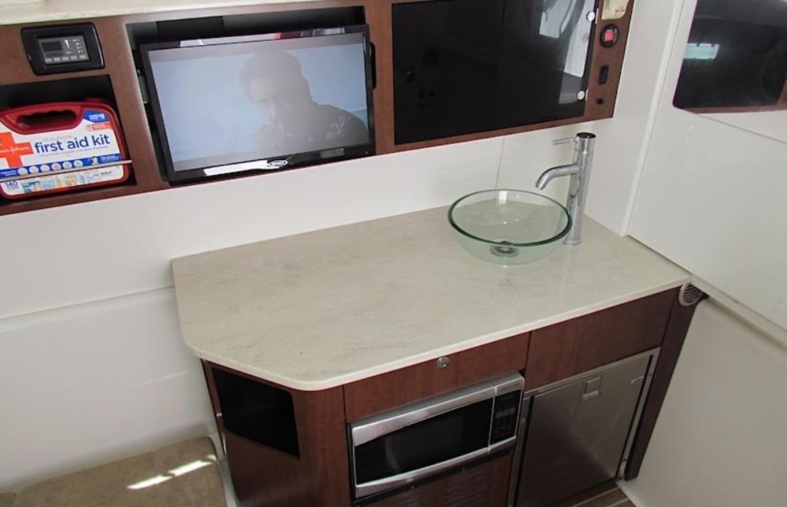 2016 Everglades 435 Center Console - Photo 32