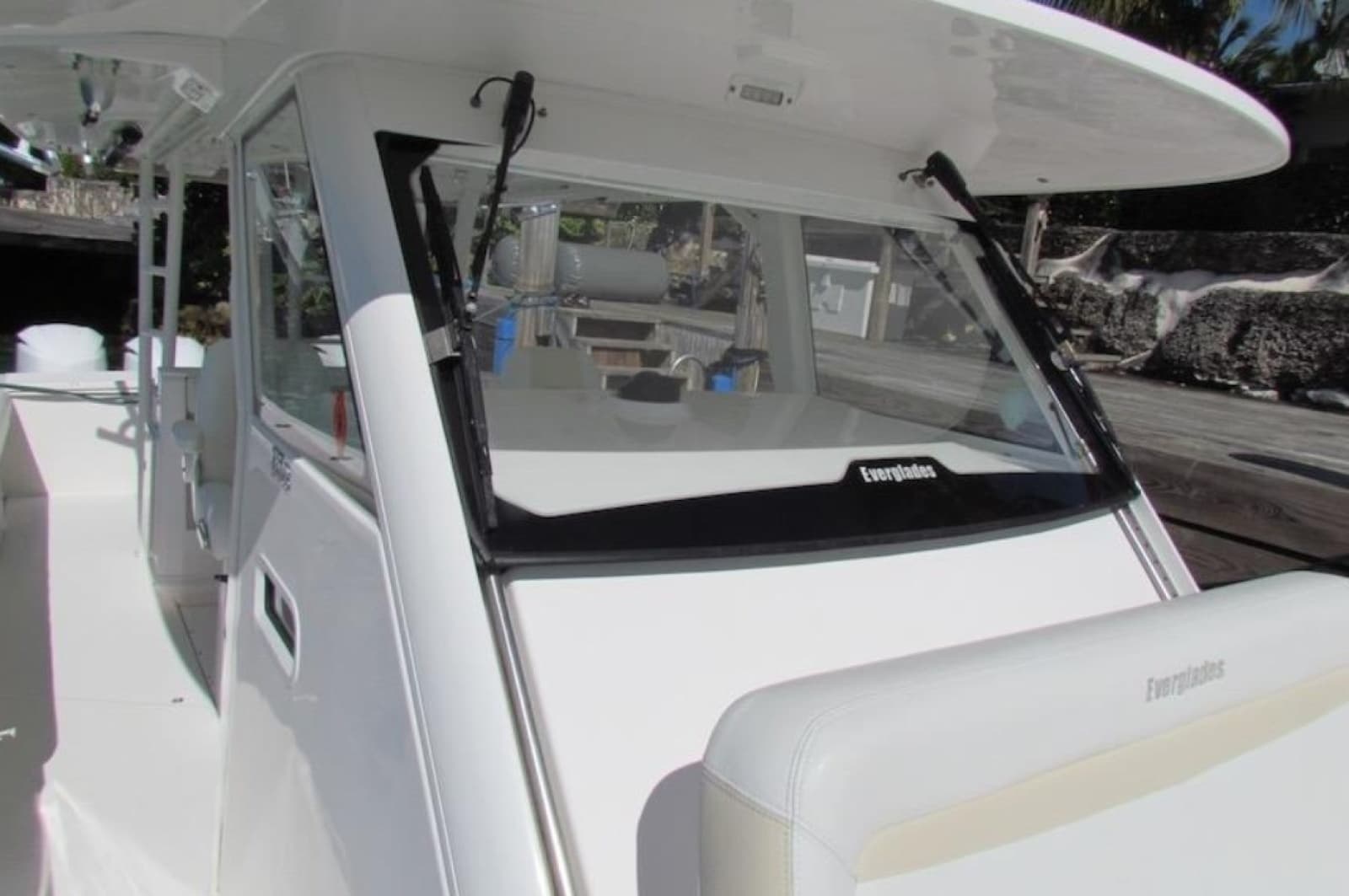 2016 Everglades 435 Center Console - Photo 15
