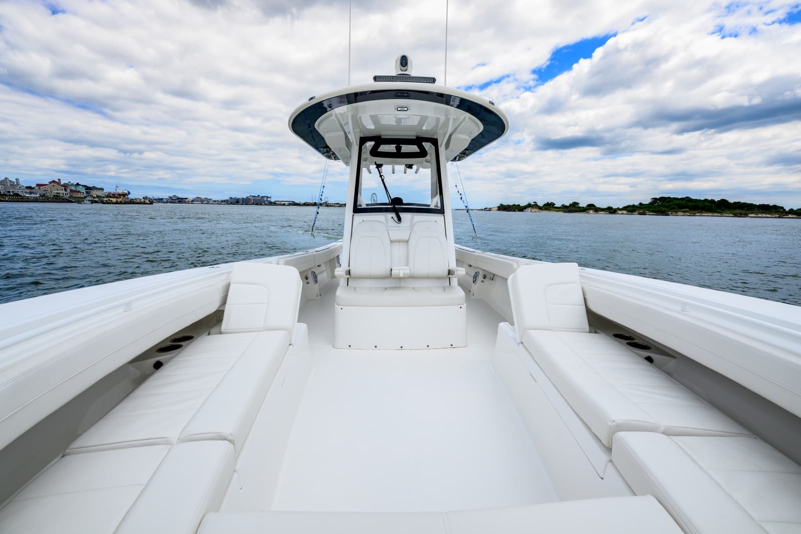 2022 Regulator 34 CC - Photo 20