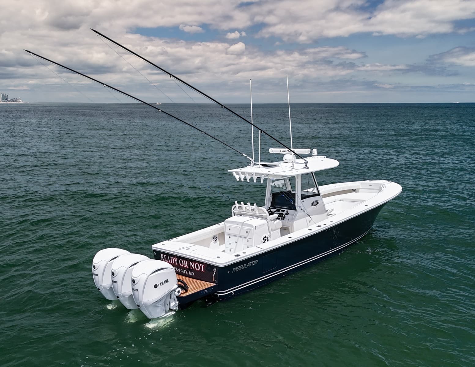 2022 Regulator 34 CC - Photo 2