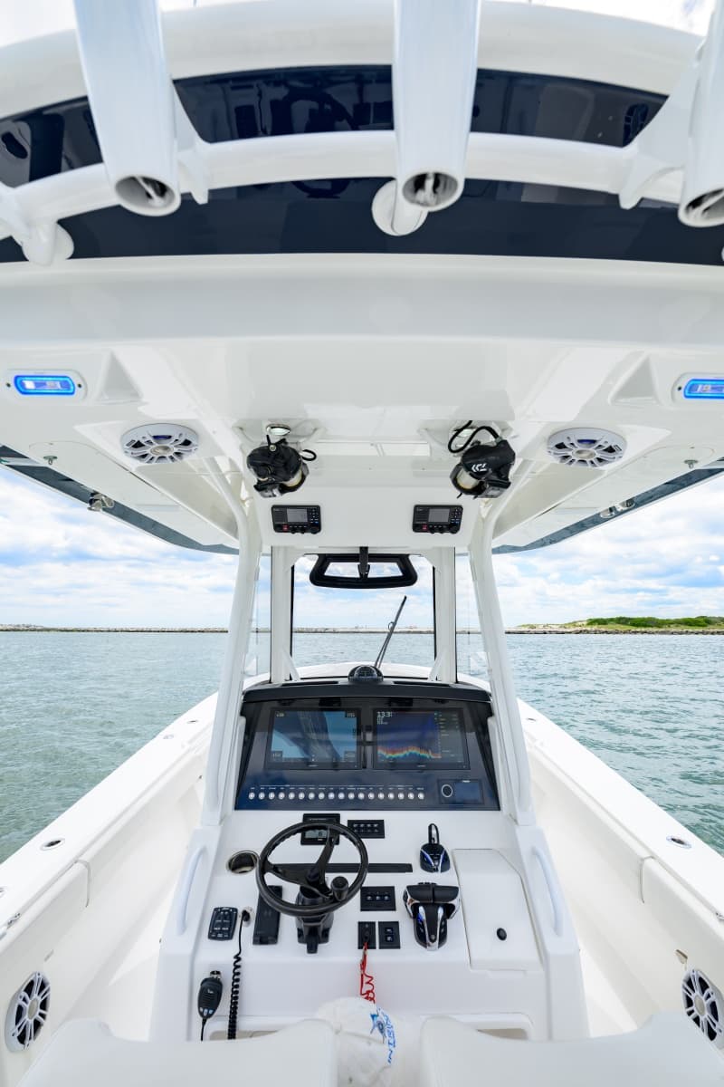 2022 Regulator 34 CC - Photo 13
