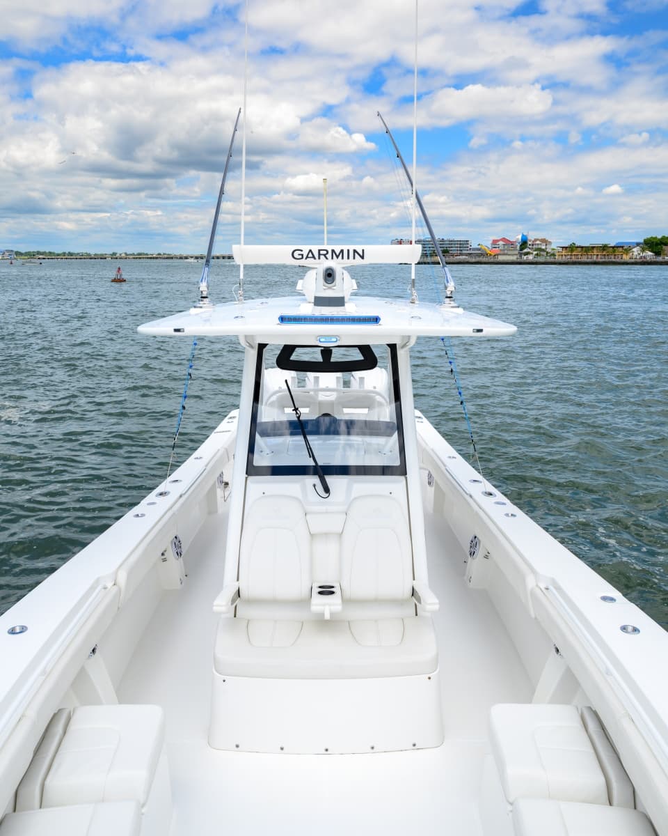 2022 Regulator 34 CC - Photo 19