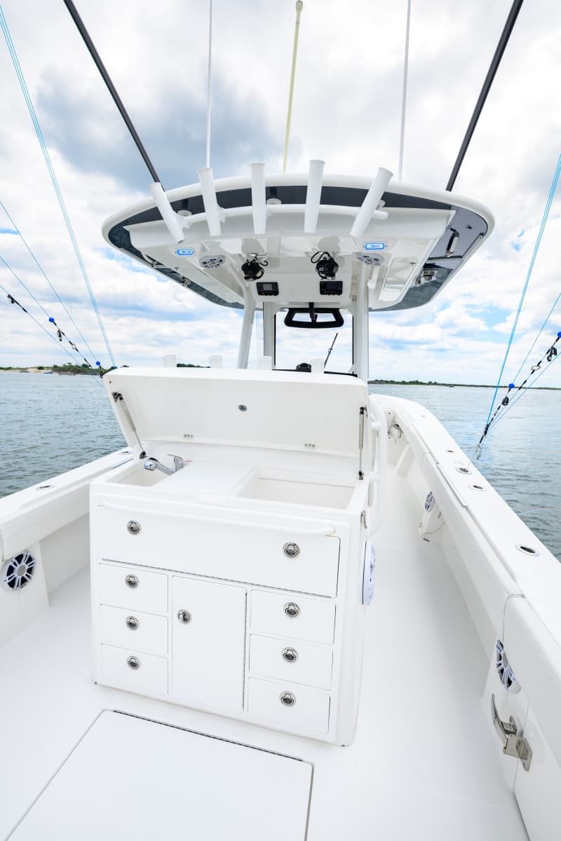 2022 Regulator 34 CC - Photo 10