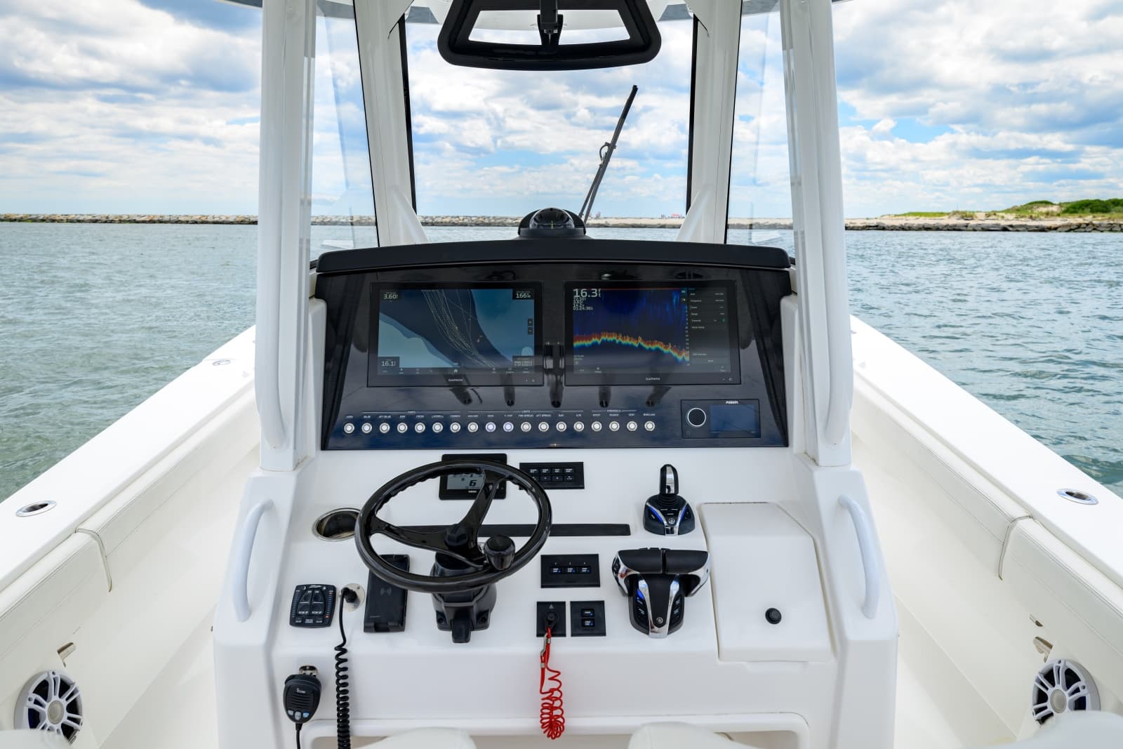 2022 Regulator 34 CC - Photo 18
