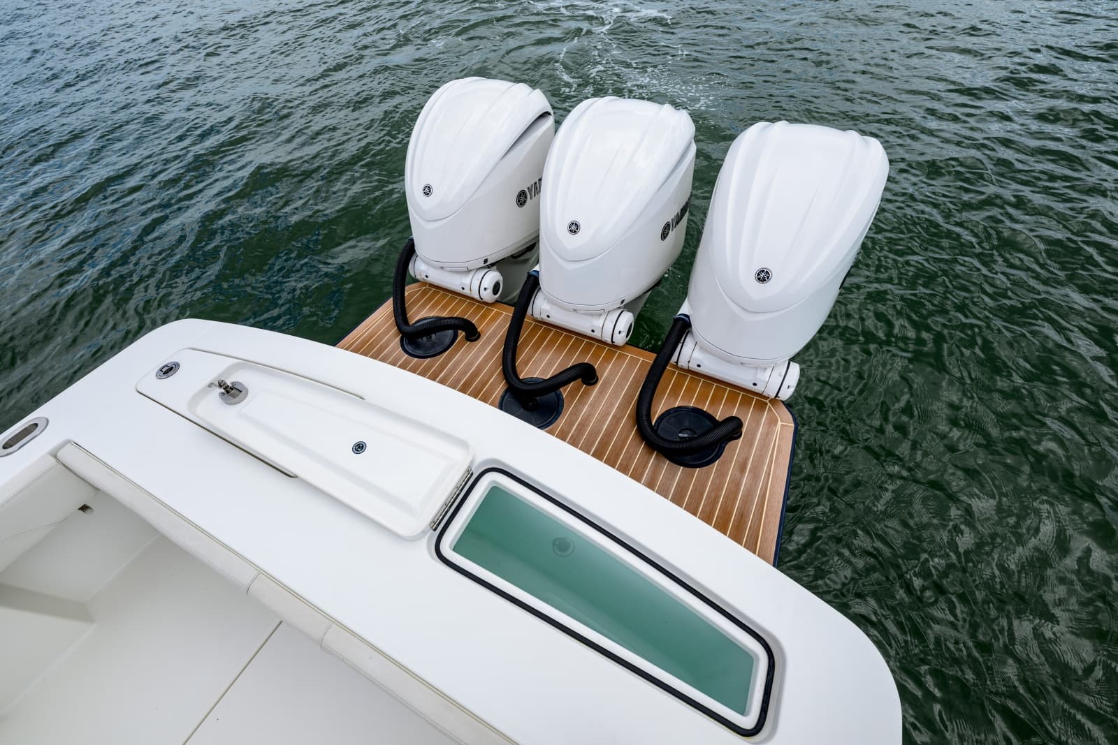 2022 Regulator 34 CC - Photo 12
