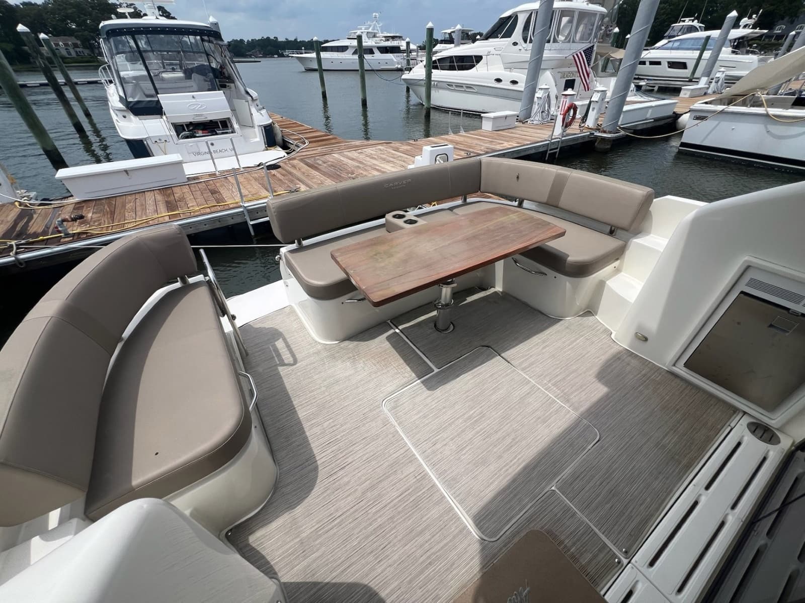 2019 Carver C37 - Photo 15