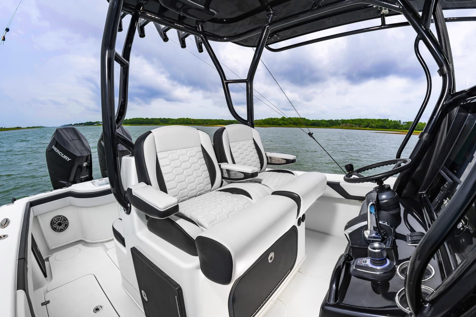 2025 Yellowfin 32 - Photo 13