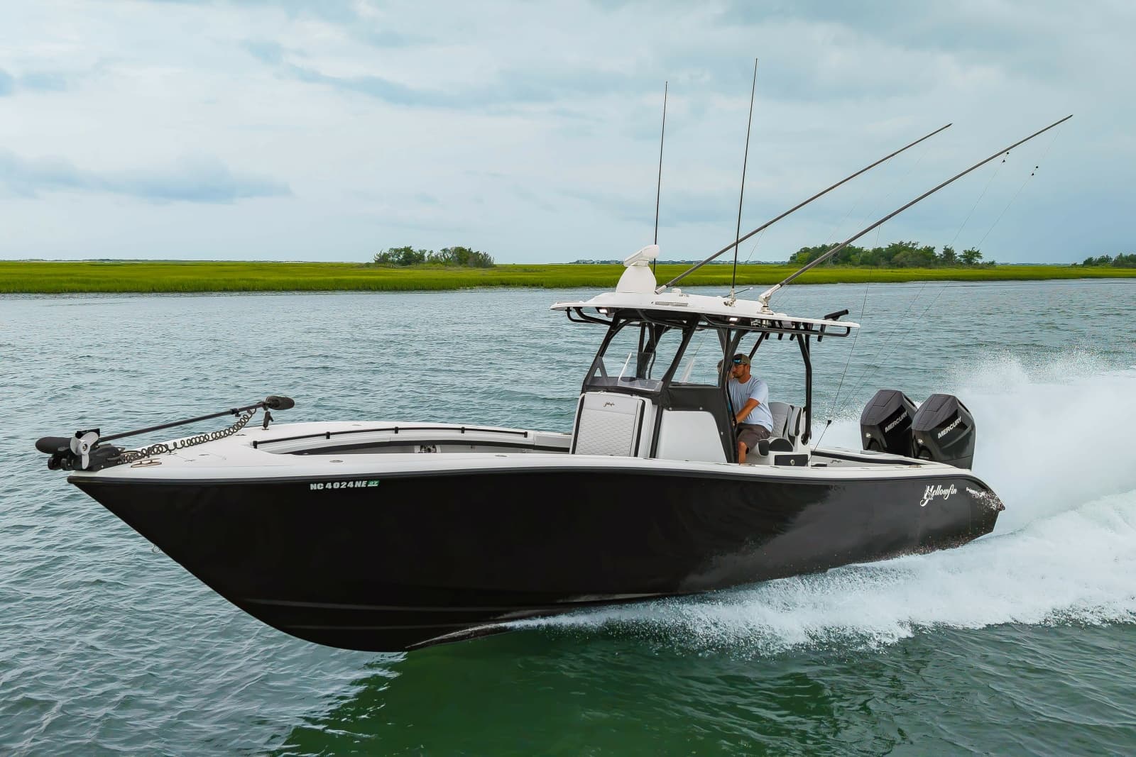 2025 Yellowfin 32 - Photo 1