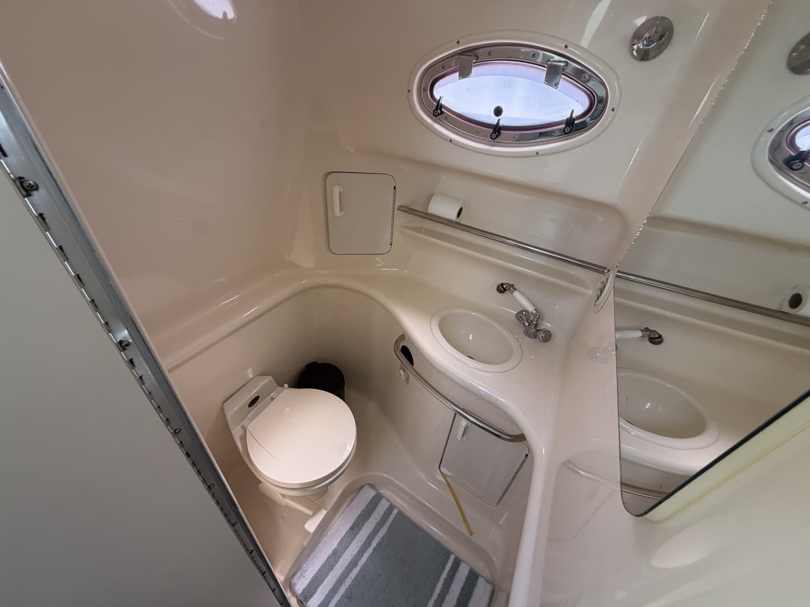 1996 Sea Ray 330 Sundancer - Photo 50