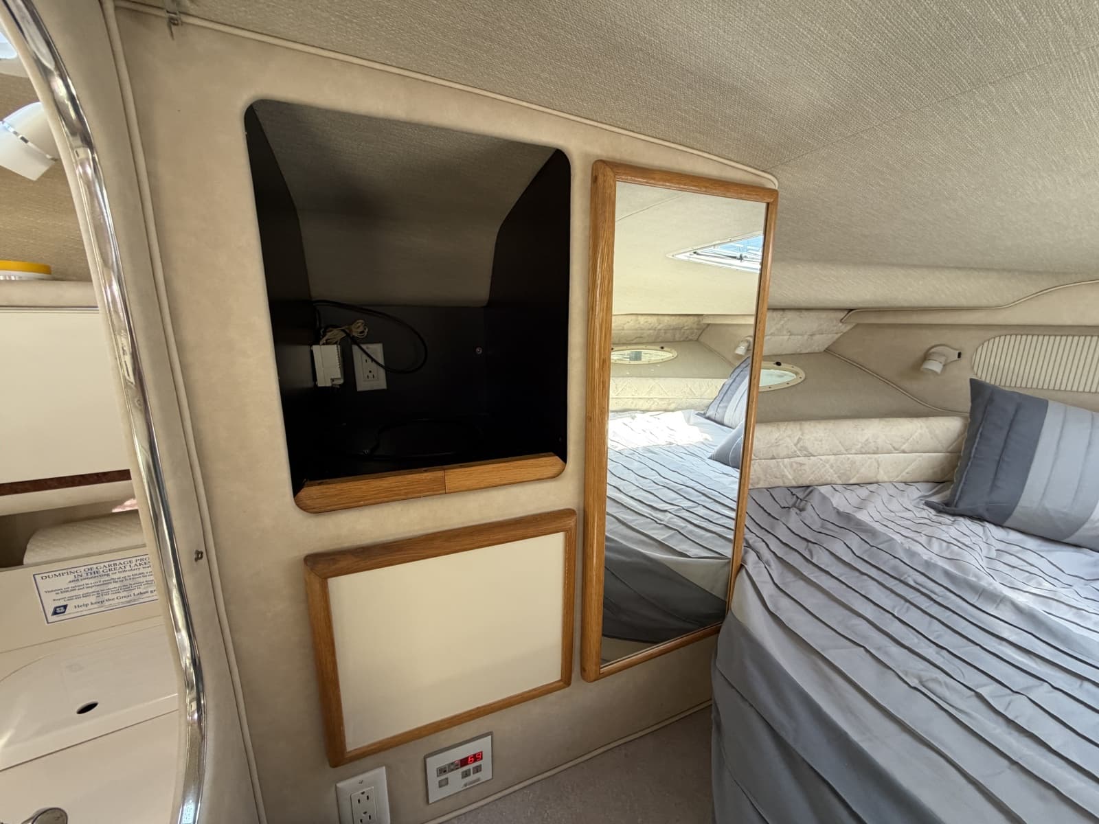 1996 Sea Ray 330 Sundancer - Photo 39