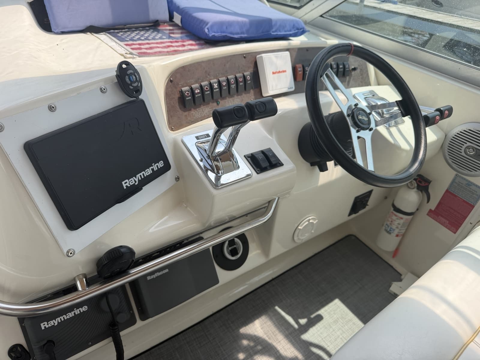 1996 Sea Ray 330 Sundancer - Photo 22