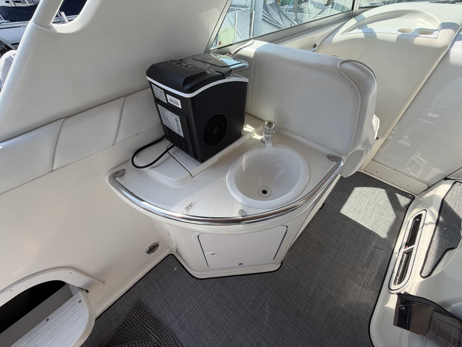 1996 Sea Ray 330 Sundancer - Photo 18