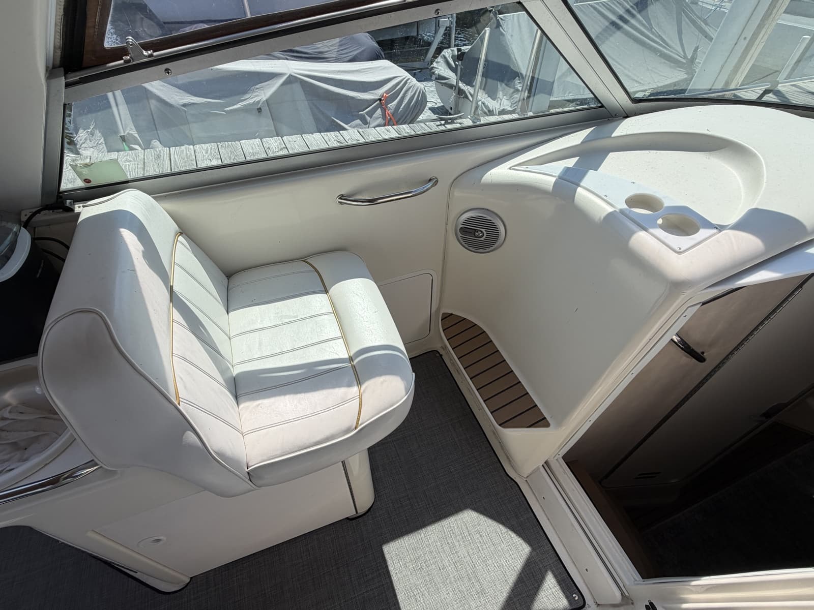 1996 Sea Ray 330 Sundancer - Photo 19