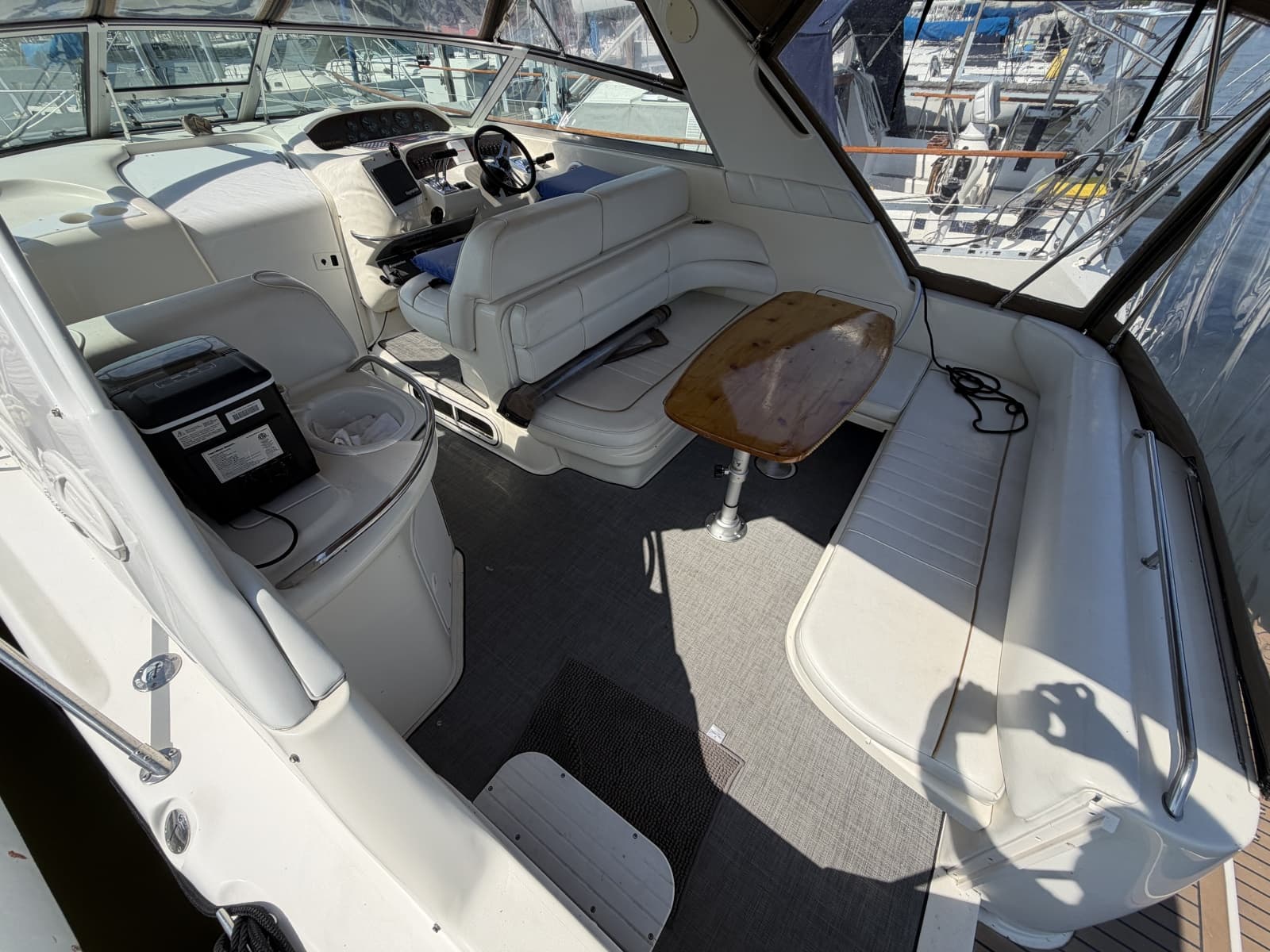 1996 Sea Ray 330 Sundancer - Photo 12
