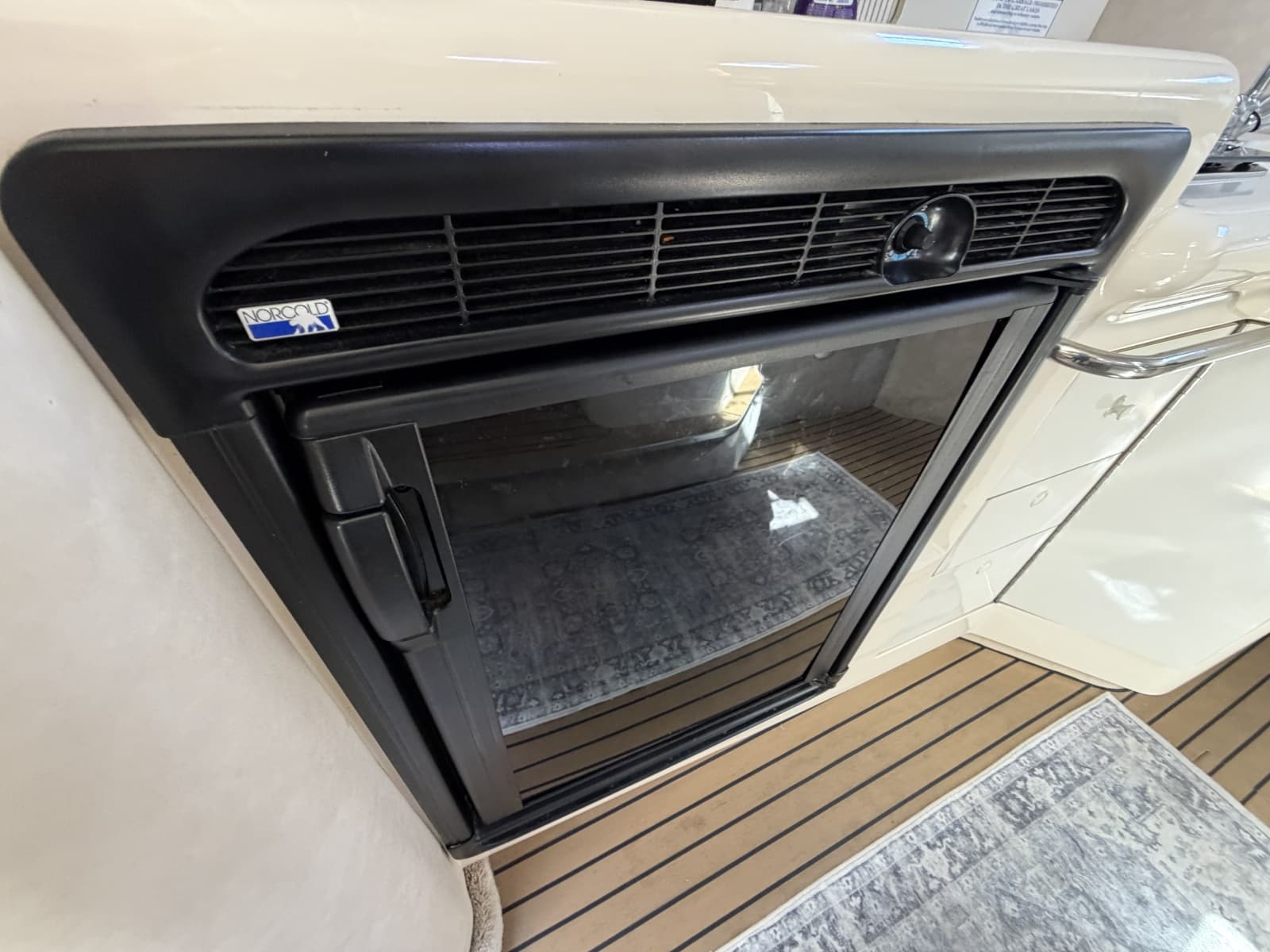 1996 Sea Ray 330 Sundancer - Photo 45