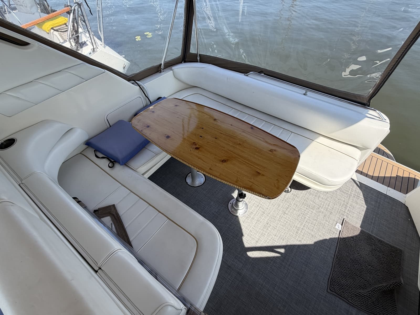 1996 Sea Ray 330 Sundancer - Photo 14