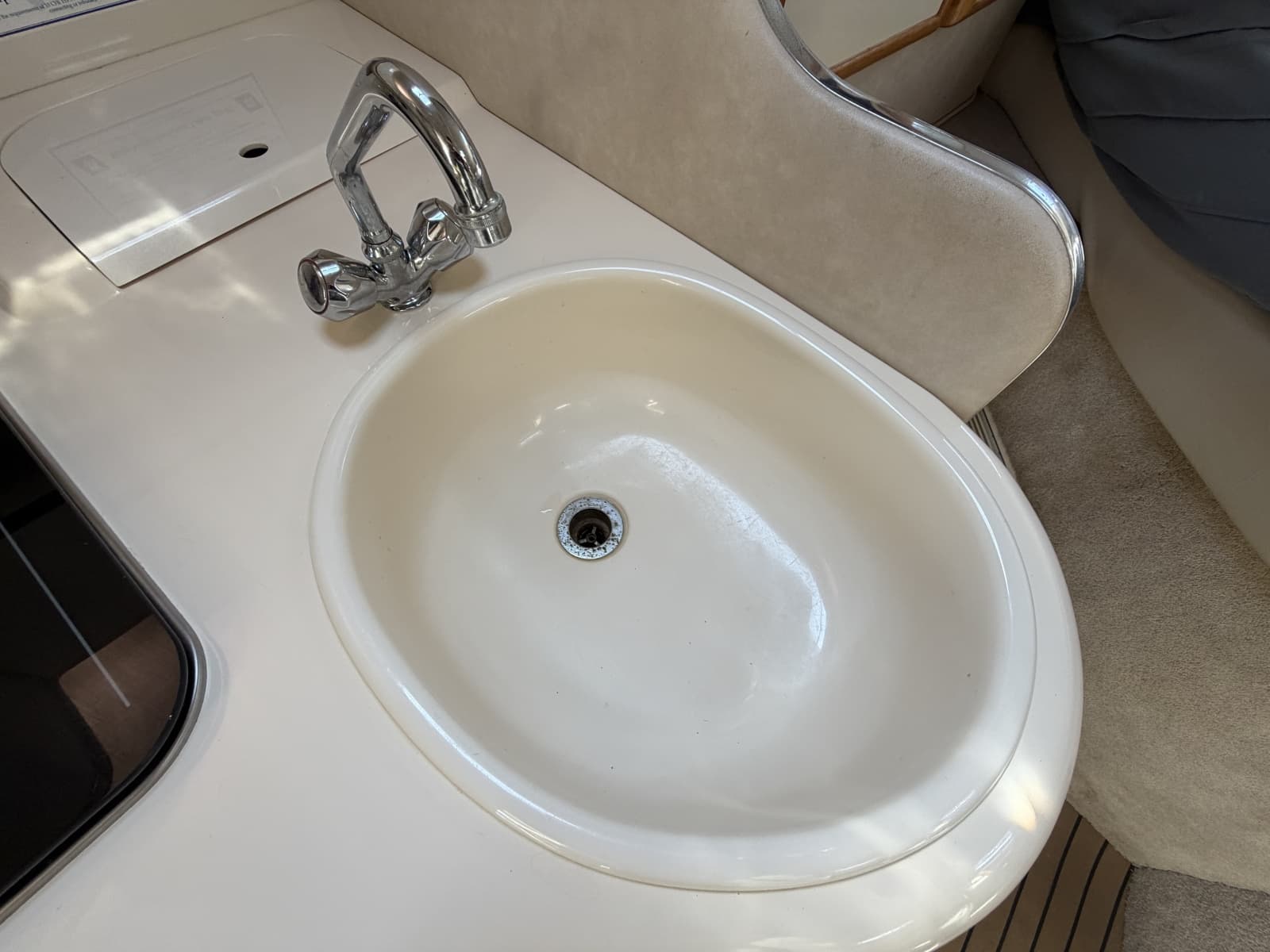 1996 Sea Ray 330 Sundancer - Photo 47