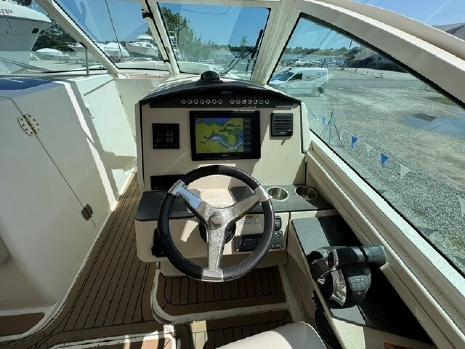 2018 Boston Whaler 320 Vantage - Photo 11