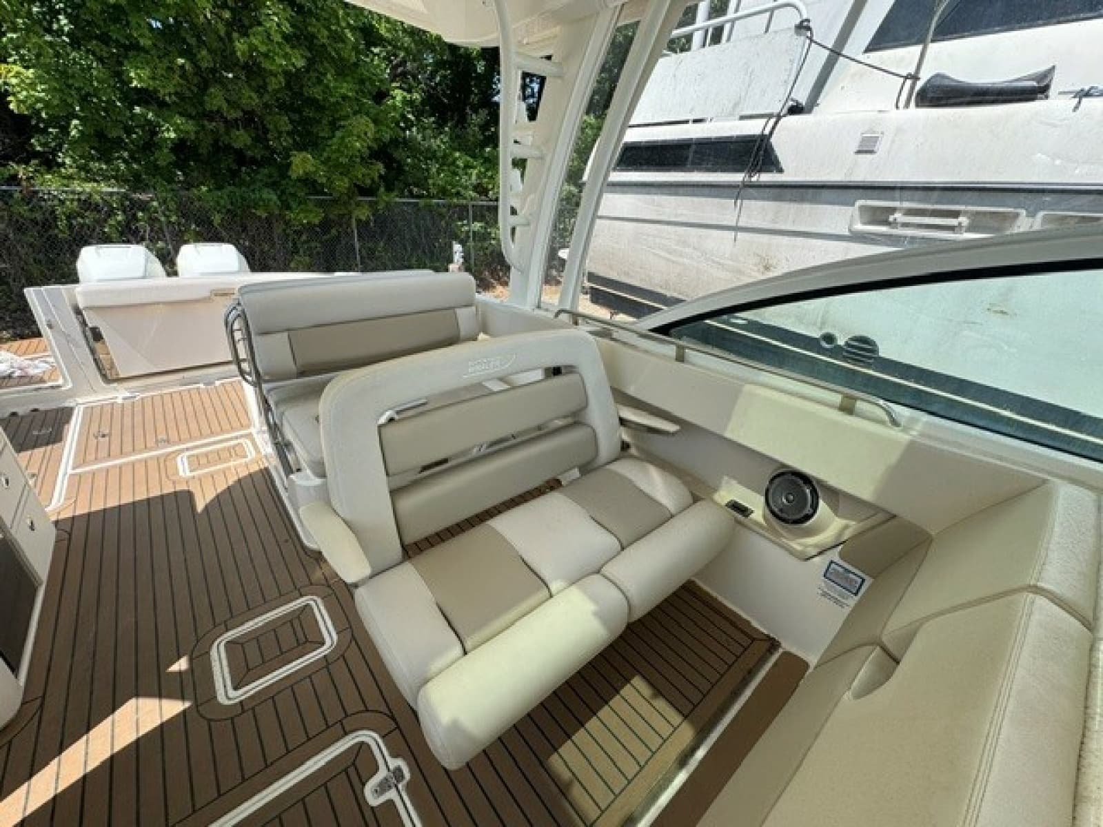 2018 Boston Whaler 320 Vantage - Photo 10