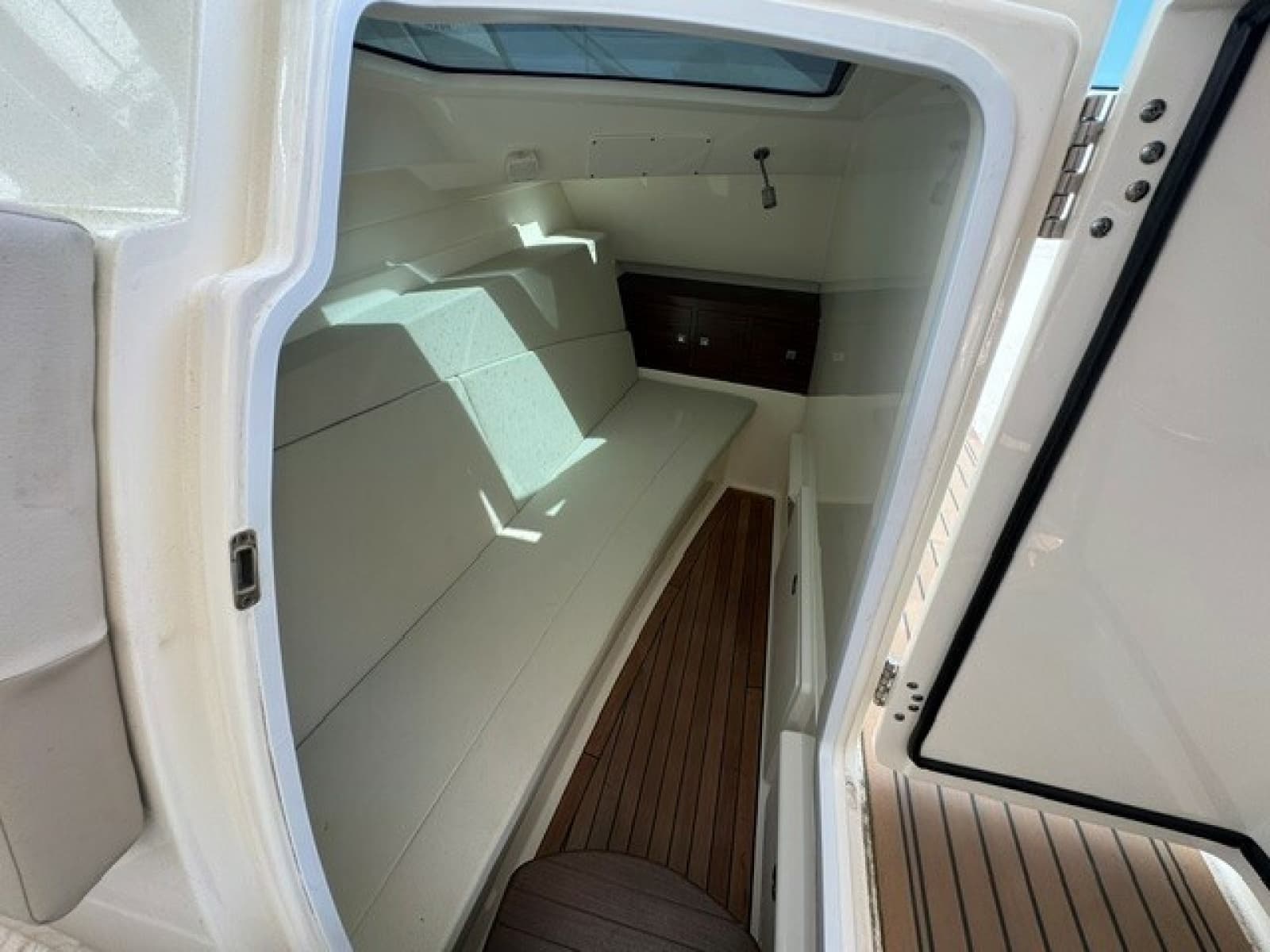 2018 Boston Whaler 320 Vantage - Photo 19