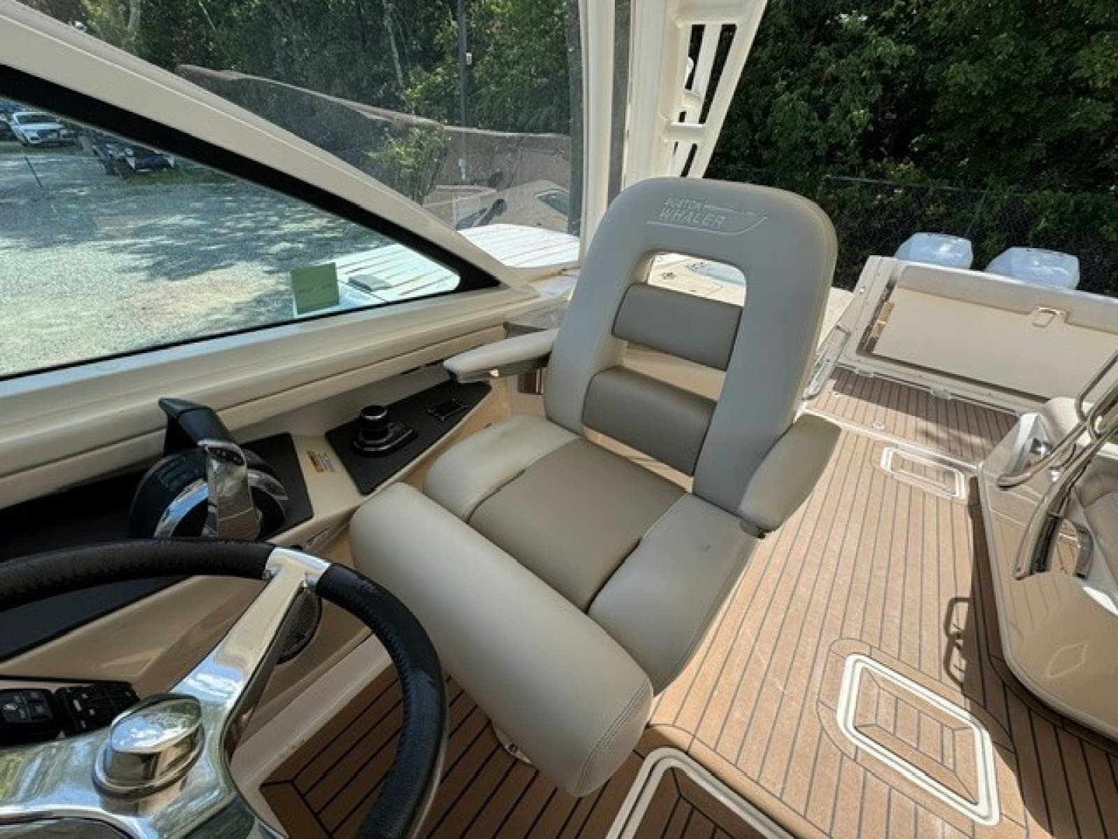 2018 Boston Whaler 320 Vantage - Photo 12