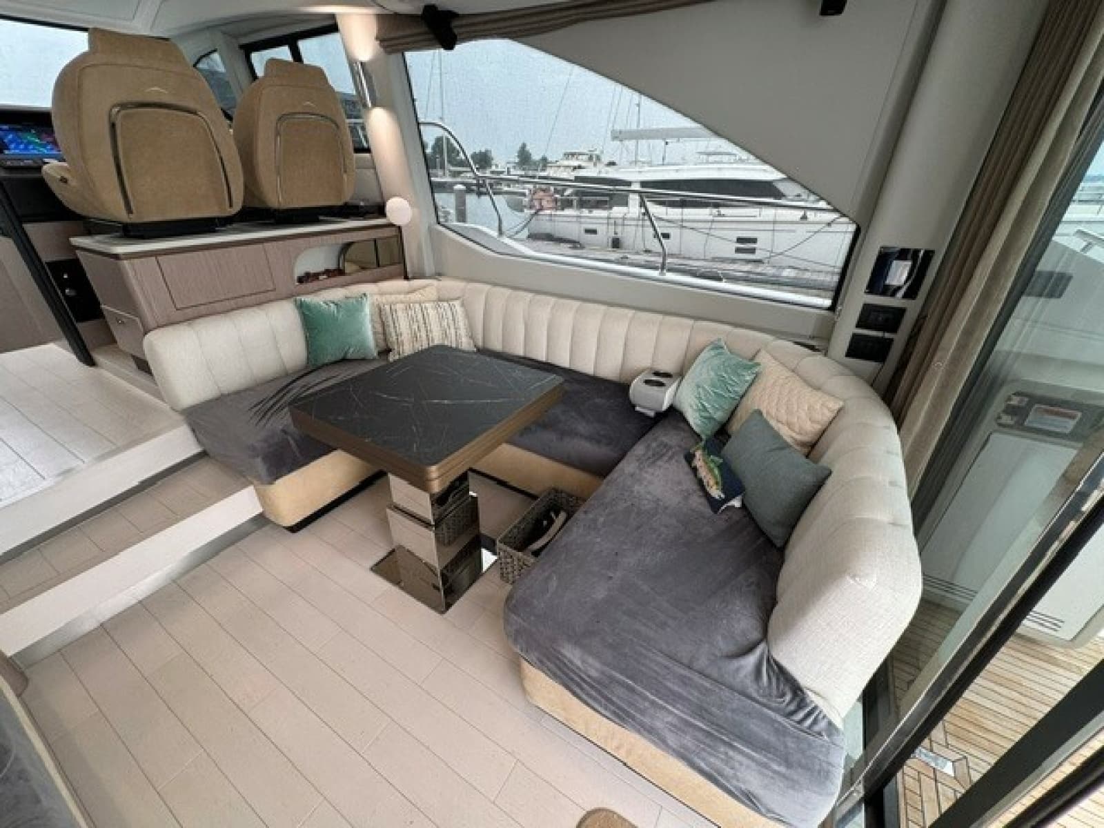 2023 Azimut 50FLY - Photo 10
