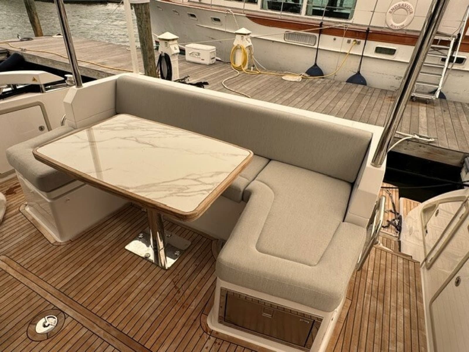 2023 Azimut 50FLY - Photo 3