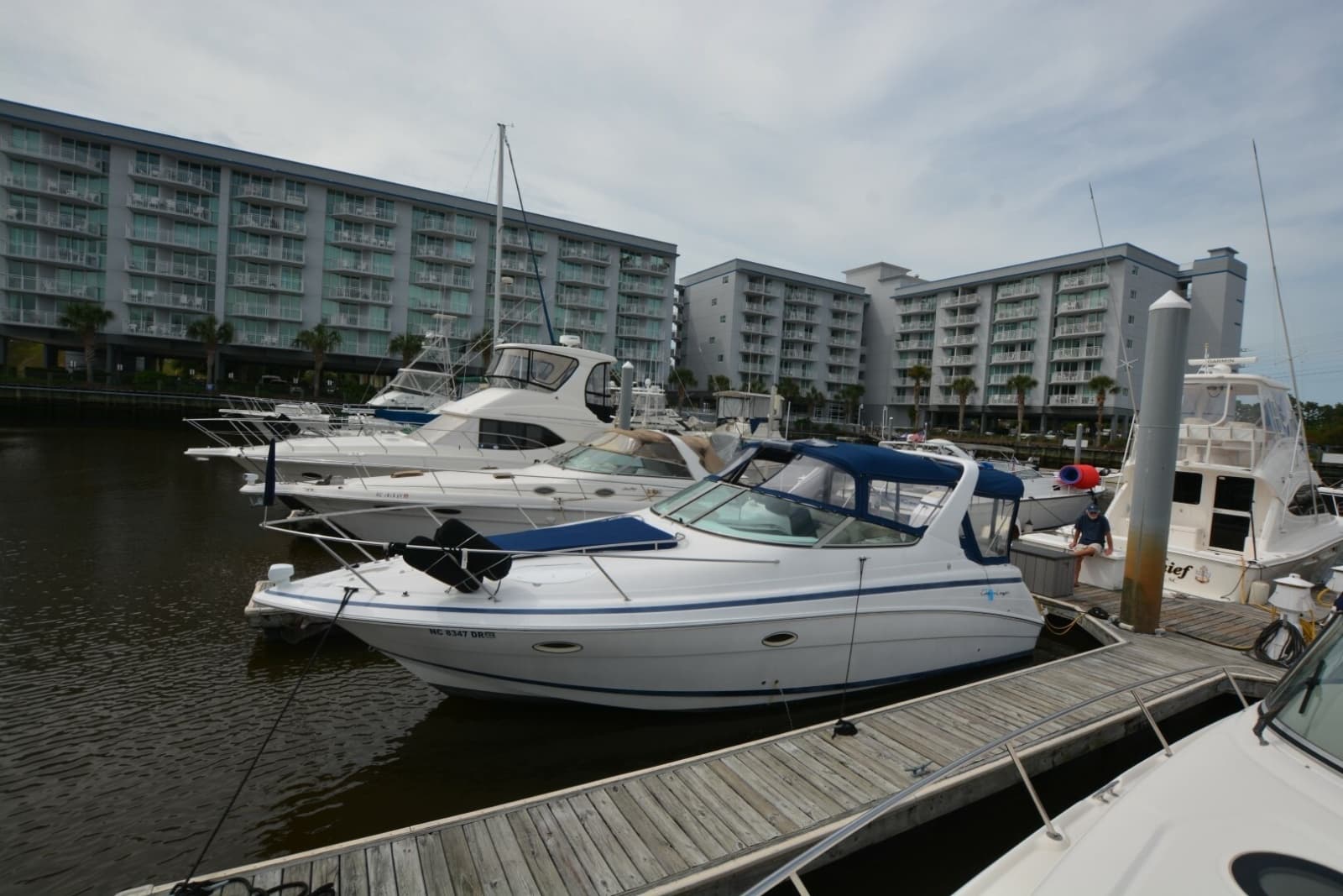2001 Chris-Craft 328 - Photo 2