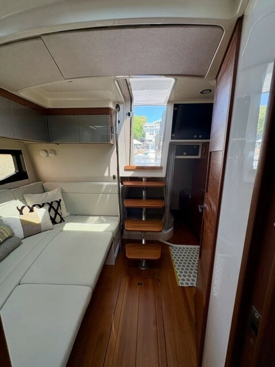 2021 Boston Whaler 405 Conquest - Photo 32