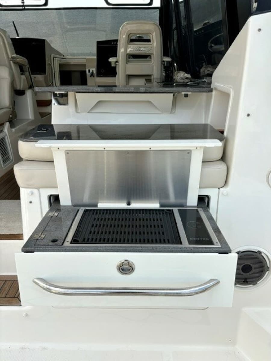 2021 Boston Whaler 405 Conquest - Photo 13