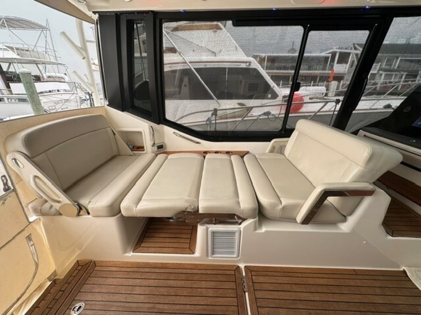 2021 Boston Whaler 405 Conques - Photo 17