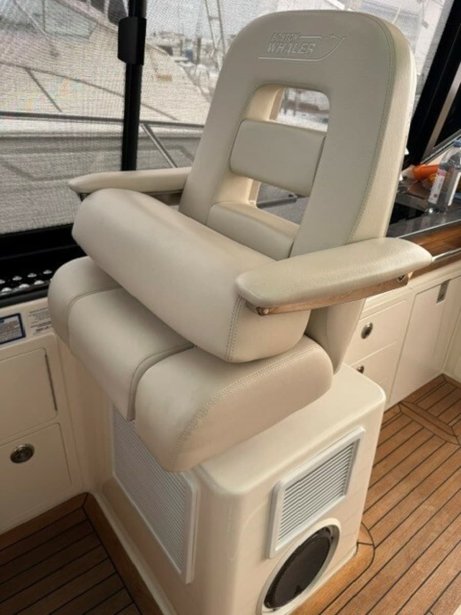 2021 Boston Whaler 405 Conques - Photo 22