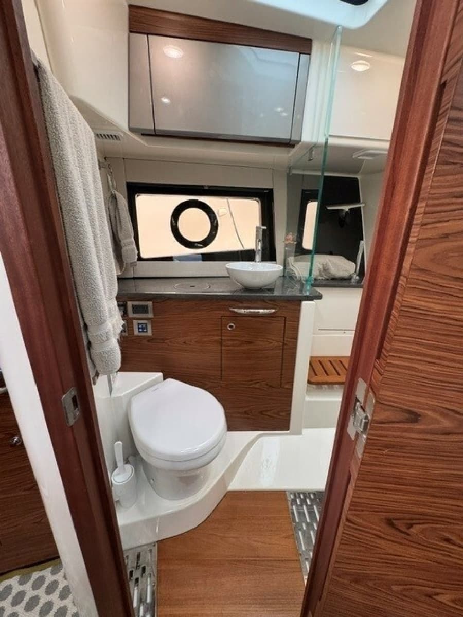 2021 Boston Whaler 405 Conques - Photo 26
