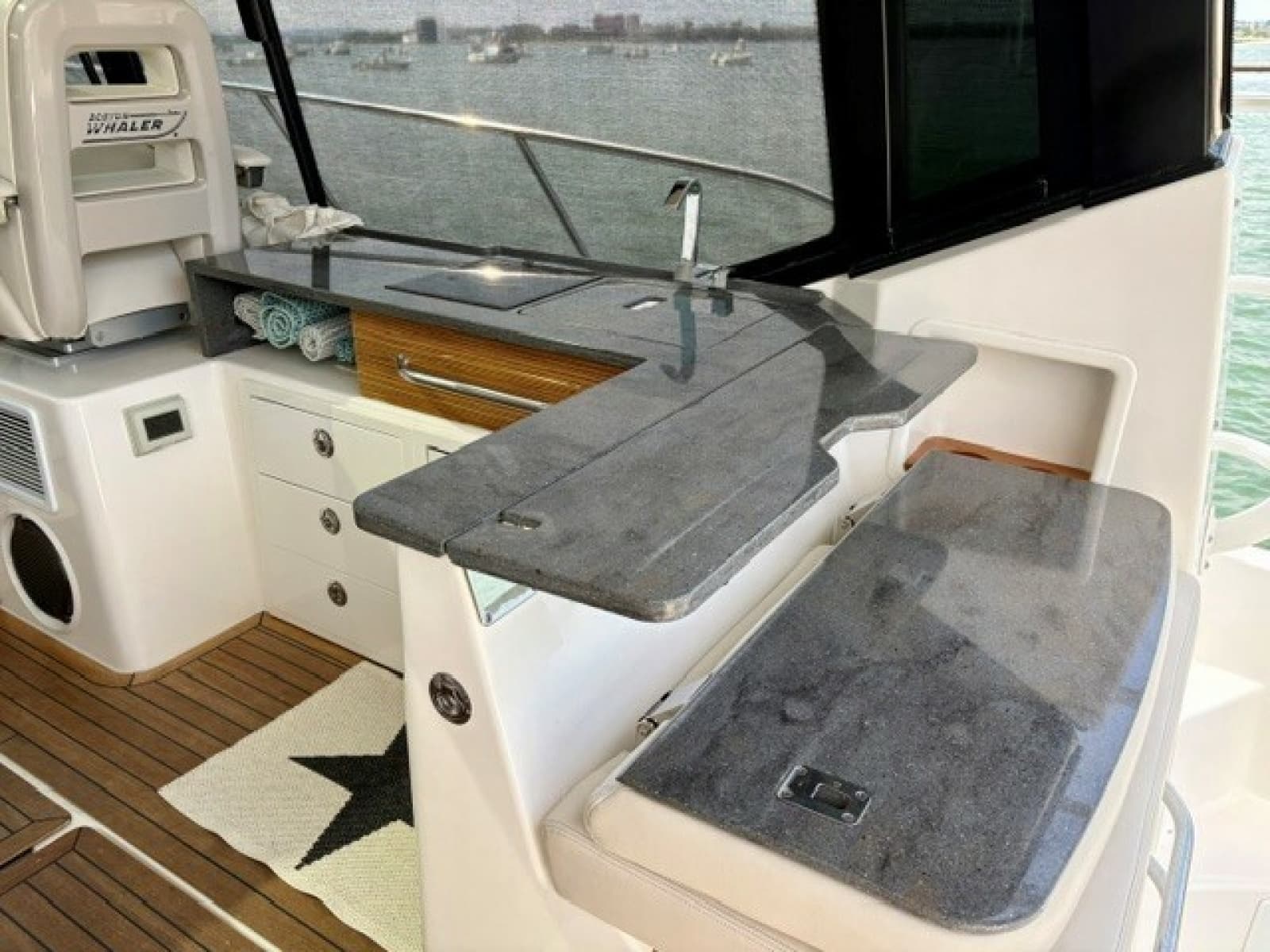 2021 Boston Whaler 405 Conquest - Photo 14