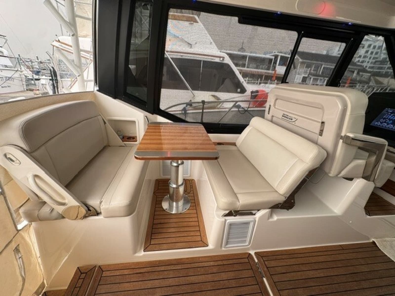 2021 Boston Whaler 405 Conques - Photo 16