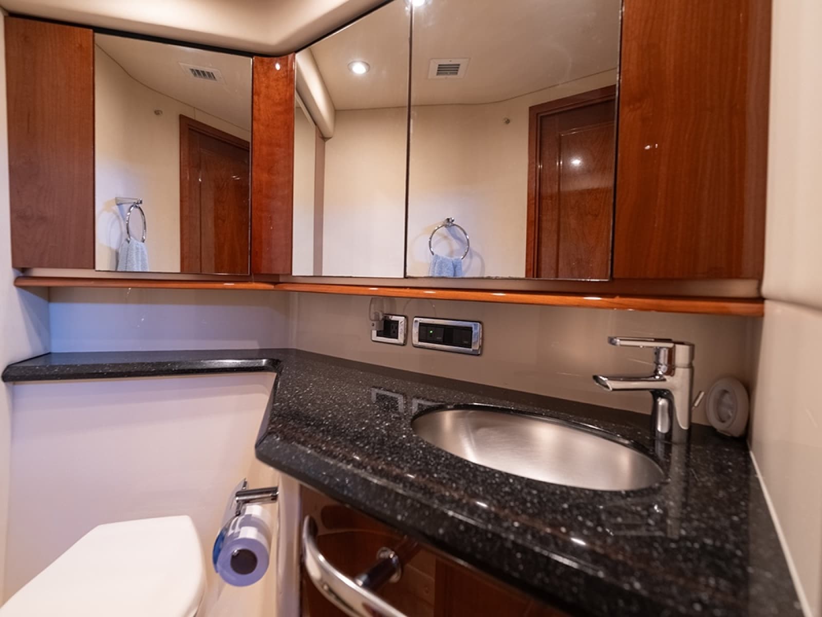 2010 Sea Ray 580 Sedan Bridge - Photo 40