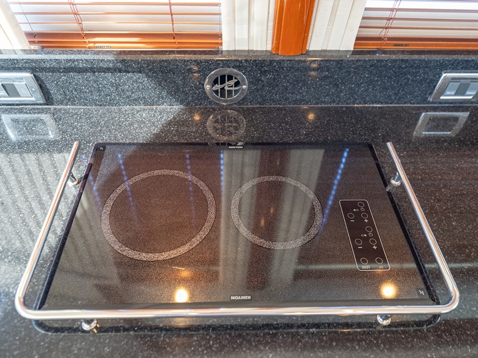 2010 Sea Ray 580 Sedan Bridge - Photo 32