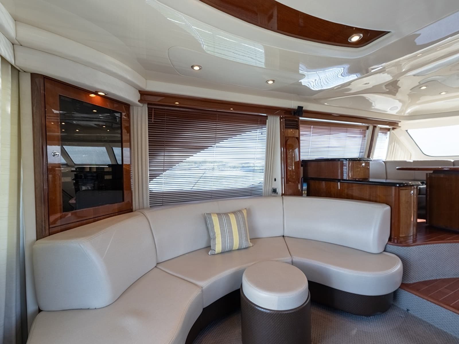 2010 Sea Ray 580 Sedan Bridge - Photo 27
