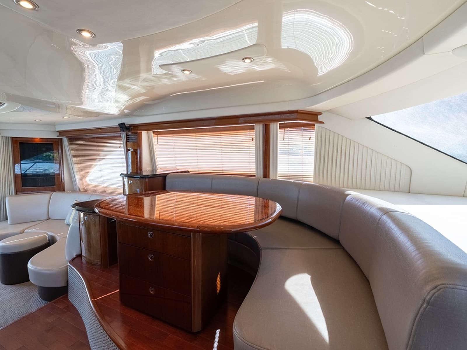 2010 Sea Ray 580 Sedan Bridge - Photo 33