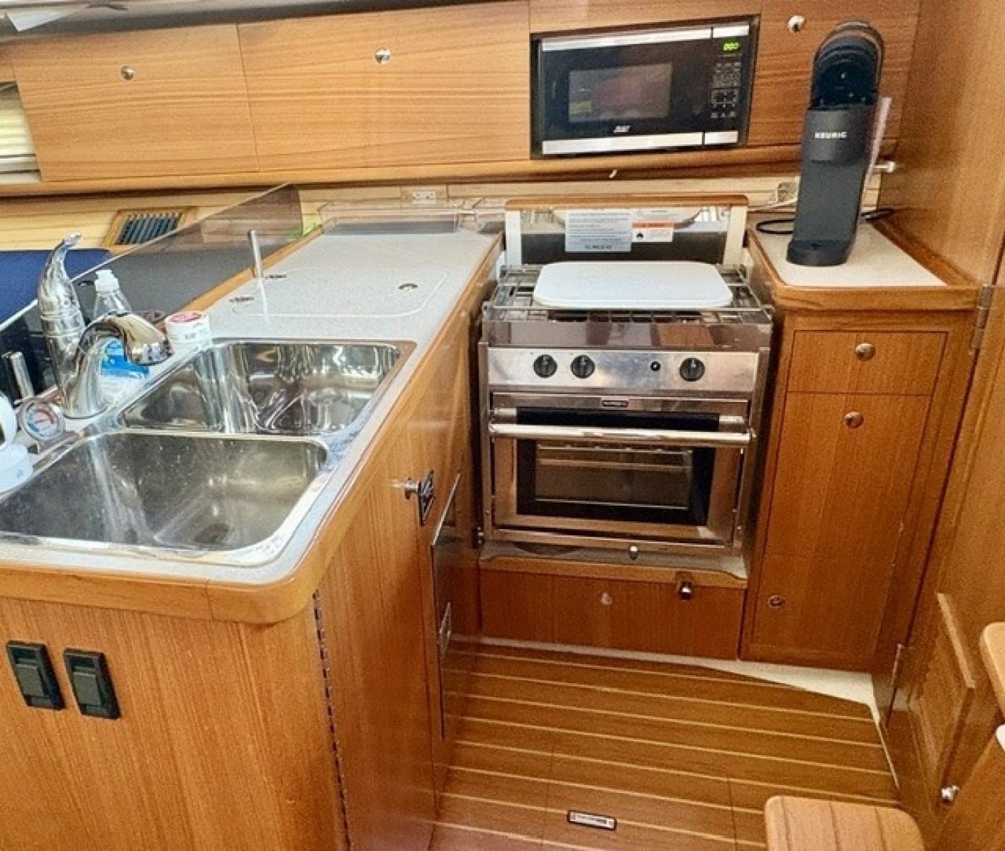 2022 Catalina 355 - Photo 18