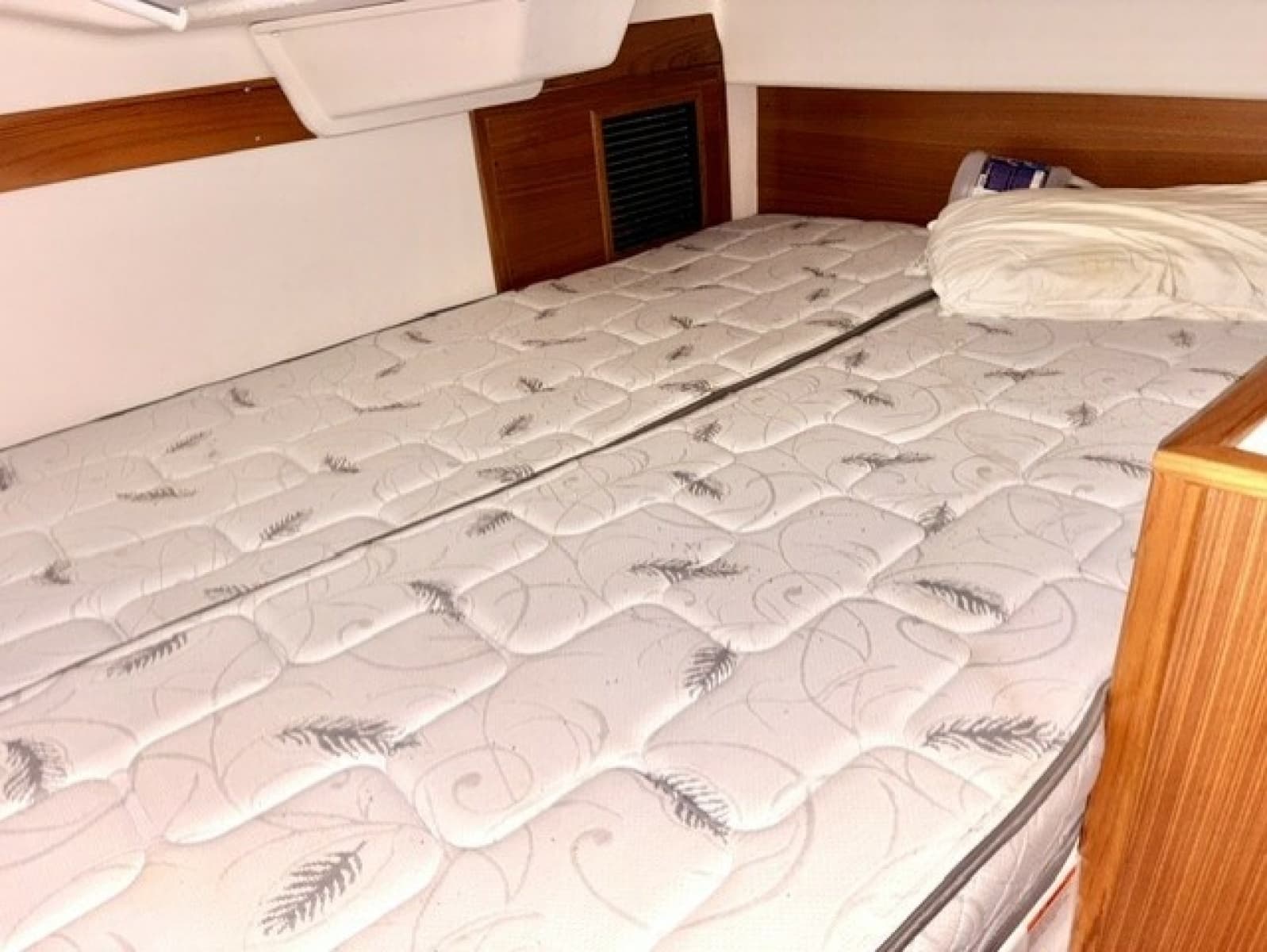 2022 Catalina 355 - Photo 30